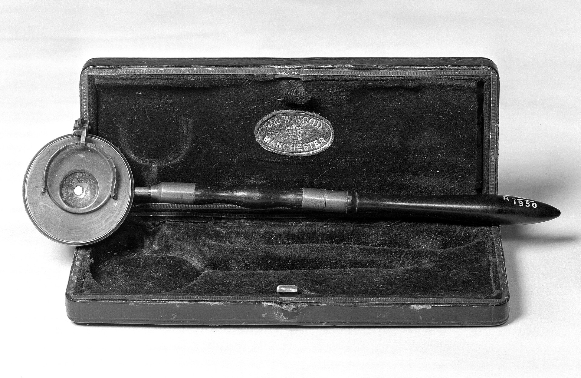 An ophthalmoscope designed by Richard Liebreich around 1860, in its fitted case.